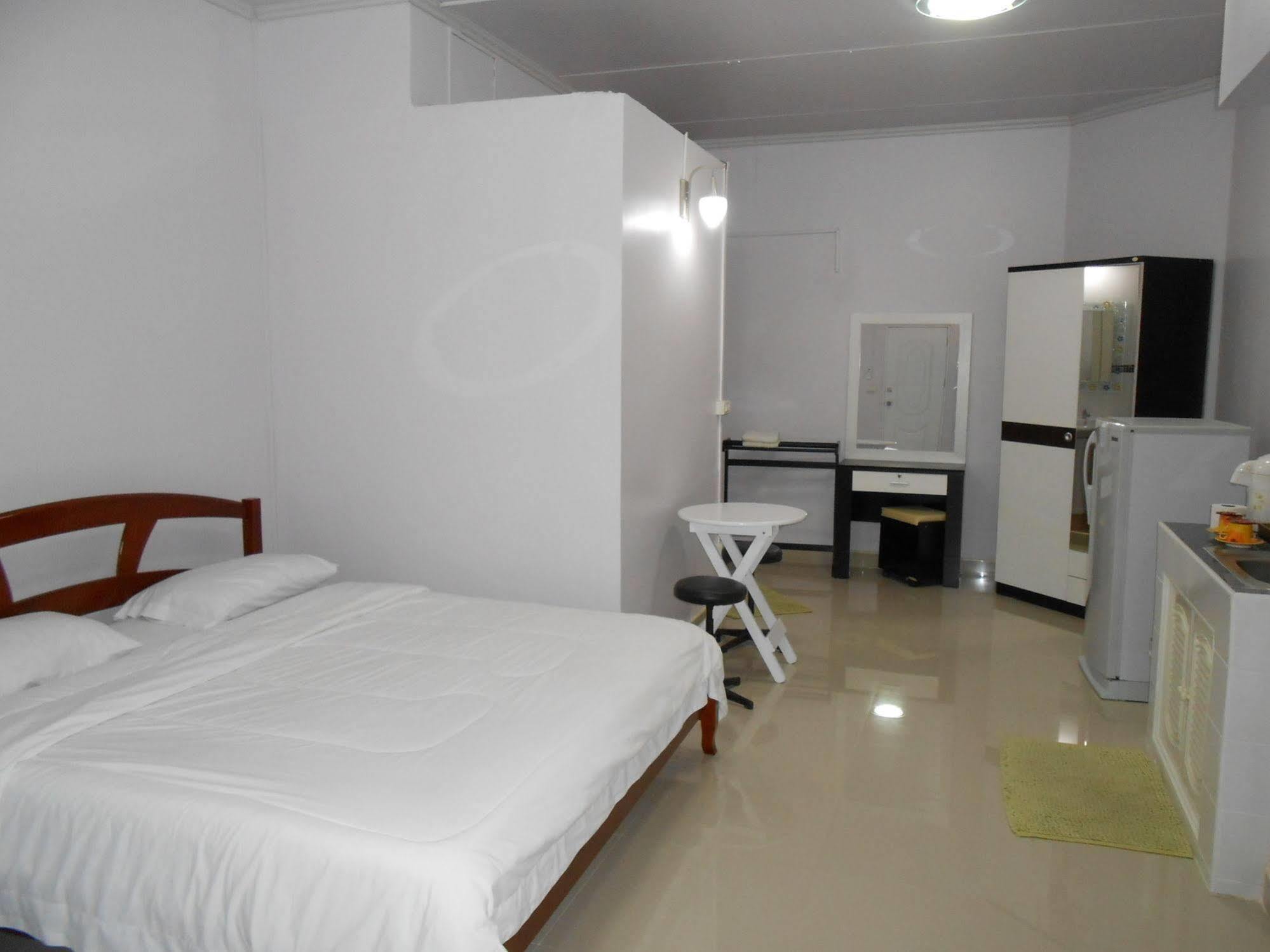 Mt-Room Pak Kret Exteriör bild